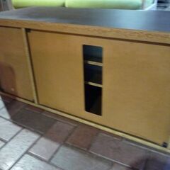 訳アリ品 ガラス扉 テレビボード 幅90cm ダークブラウン 引出し×2杯付き テレビ台 AVボード TVボード 札幌市東区 新道東店の画像