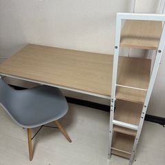 （決まりました）
机とイスの画像