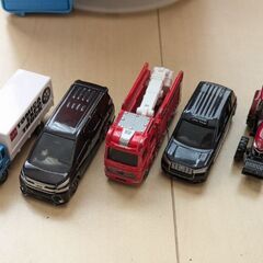 トミカ　でるでるバケツ　&　トミカ15台セットの画像