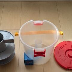 トミカ　でるでるバケツ　&　トミカ15台セットの画像