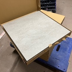値引交渉可！
新品床仕上材料　塩ビタイル　の画像