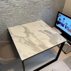 ニトリ テーブル＋椅子2脚の画像