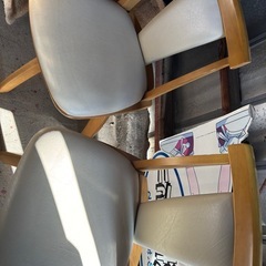 【ニトリ】ダイニングテーブルと椅子2つセットの画像