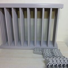 ※取引中/売約済***********　未使用/新品　アウトレット　 ベビーサークル 天然木 ジョイント式 高さ56cm 幅163cm 8枚セット 木製 グレージュの画像