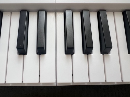 【新品同様】軽量！折りたたみできる電子ピアノ