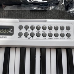 【新品同様】軽量！折りたたみできる電子ピアノの画像
