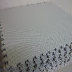 ※取引中/売約済***********　中古美品　ジョイントマット 43cm 厚み10mm 27枚　 防音 保温性 床暖房対応 ノンホルムアルデヒドの画像