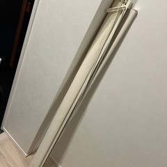 ②金具なし ニトリ　カーテンレールにつけられるロールスクリーン 130×220　採光の画像