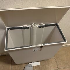 通路で使えるペダルペール 45L 薄型 ゴミ箱 ニトリの画像