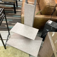 ⭐︎1年間保証⭐︎ハイセンス　4kチューナー内蔵43型液晶テレビ　TVスタンドセット　2023年製　43E7Hの画像