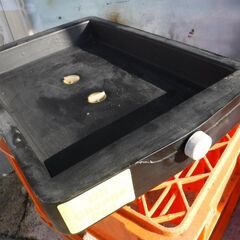 ガソリン携行缶とオイル交換容器の画像