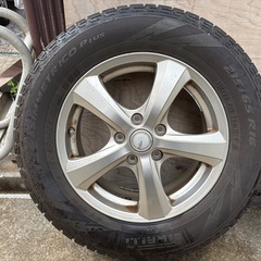アルミホイール付きスタッドレスタイヤの画像
