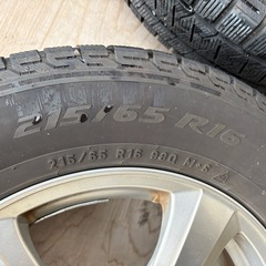 アルミホイール付きスタッドレスタイヤの画像