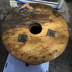 ワイヤーロープ 径8mm 木製リール巻き 保管品 全長100m 総重量40Kg？ ①の画像