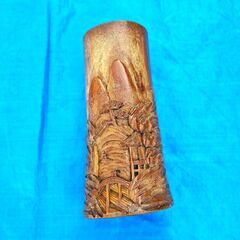 火鉢と竹製花瓶の画像