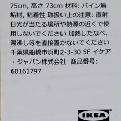 テーブルと椅子の画像