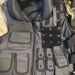 迷彩ツナギ LL .タクティカルベスト.SWATベスト.ガンバックの画像