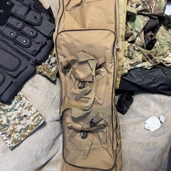 迷彩ツナギ LL .タクティカルベスト.SWATベスト.ガンバックの画像