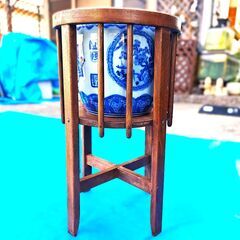 火鉢と竹製花瓶の画像