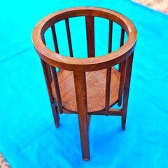 火鉢と竹製花瓶の画像