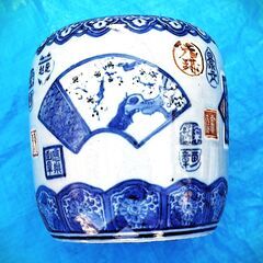 火鉢と竹製花瓶の画像