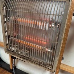 古いこたつの画像