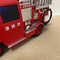 音が鳴る消防車の画像