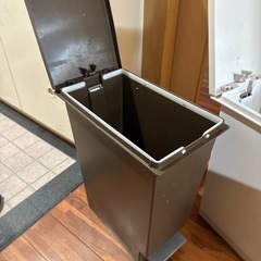 ９日迄‼️ゴミ箱の画像