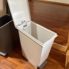 ９日迄‼️ゴミ箱の画像