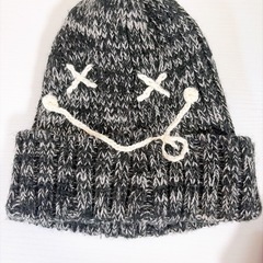 ニット帽 2個セット スマイル ニコちゃん ブラックレッド　ペア　の画像