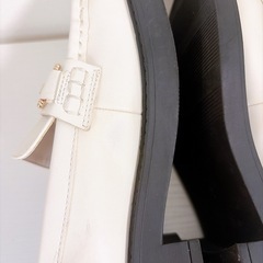 ビットローファー オフホワイト 金具 厚底 レディースの画像