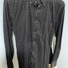 UNIQLO ブラウン Sサイズ　
長袖シャツの画像