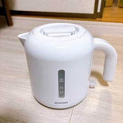 アイリスオーヤマ 電気ケトル IKEB-800-W 0.8L（2023年製）の画像
