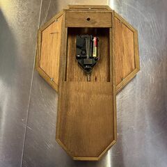 振り子付き・木製八角形掛け時計（文字盤刺繍布仕様・Natural Greeting Rosier）の画像