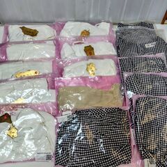 ★激安★アパレル(新品多い)１着150円・ 78着入り/ 現物画像有り (画像はジモティ規格で５枚しか載せられませんが実際はあと1枚分あります。) メルカリをはじめとするフリマサイトでの販売に最適です。の画像