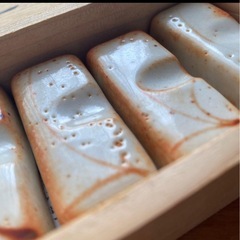 志野焼草花　はし置　箱付きの画像