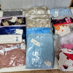 ★激安★アパレル(新品多い)１着150円・ 78着入り/ 現物画像有り (画像はジモティ規格で５枚しか載せられませんが実際はあと1枚分あります。) メルカリをはじめとするフリマサイトでの販売に最適です。の画像