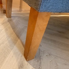 ダイニングテーブルとソファの画像