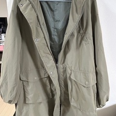 カーキのロングアウター／軽アウター／レディースの画像