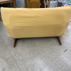 【ジモティー割引で最大15％OFF⭐️】リクライニング ローソファー　2人掛け　イエローの画像