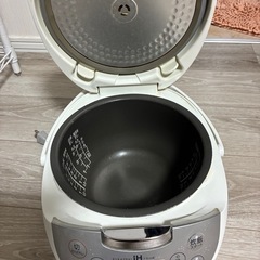 【500円/期限なし】東芝 IH炊飯器 RC-10HH 5.5合 (2014年製/内釜剥がれあり)の画像
