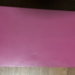 昭和レトロな、ピンク色のブリキ衣装ケースの画像