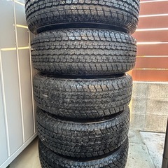 綺麗! バリ山! イボ付き! Jeep ジープ JK ラングラー 純正 アンリミテッド スポーツ ホイール タイヤ 4本+1本スペアタイヤ （全新未使用）255/70R18 ブリヂストンの画像