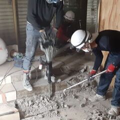 今回業務拡大につき解体工・雑工10名以上募集！！★今回採用率99％！本気で積極採用中！長期・短期・等まずはアナタの希望の働き方をお教え下さい。の画像