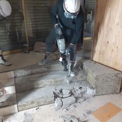 今回業務拡大につき解体工・雑工10名以上募集！★★今回採用率99％！本気で積極採用中！長期・短期・等まずはアナタの希望の働き方をお教え下さい。の画像