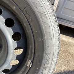 スタッドレスタイヤ4本　アクア　ブリザックVRX2 175/65R15の画像