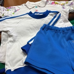 幼稚園の服の画像