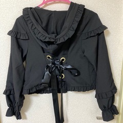 新品 アクシーズファムカワイイ 後ろ編み込みリボン フリルフード付きジャケット 黒 Mの画像