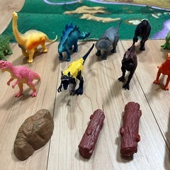 恐竜フィギュア17個、火山、丸太、恐竜たまごとマップセットの画像