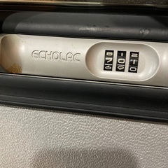 特大ブランドスーツケース80.55.30センチ　ナンバー鍵の画像